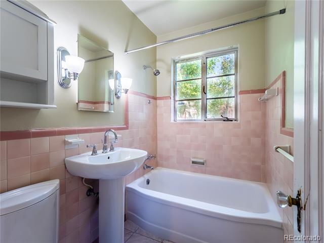 Building Photo - 888 S Josephine St