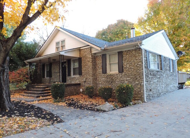 Building Photo - 396 Chilesburg Rd