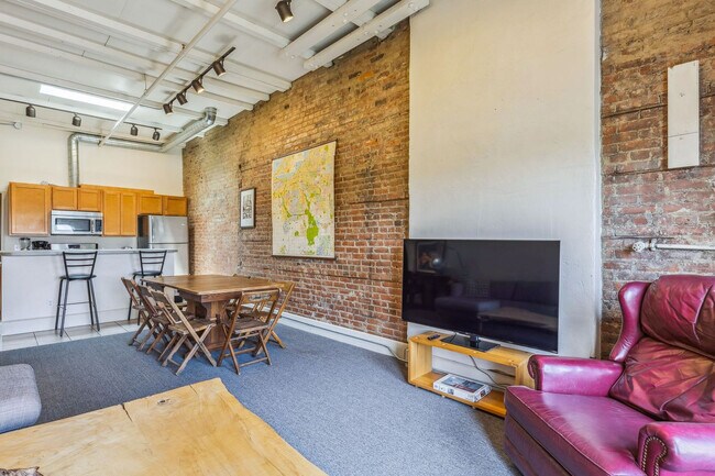 Building Photo - 2078 W 25th St