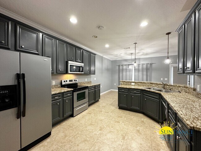 Building Photo - Beautiful 4 Bedroom Home in central Fort Walton Beach!