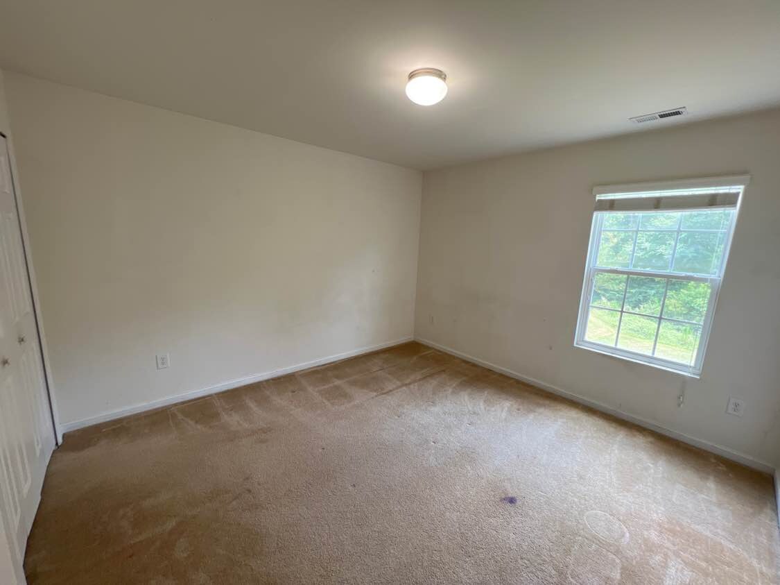 Building Photo - Room in Single Family Home on Genlee Dr
