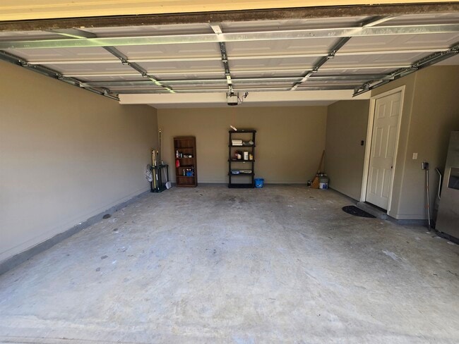 Building Photo - 8949 Poplar Pike