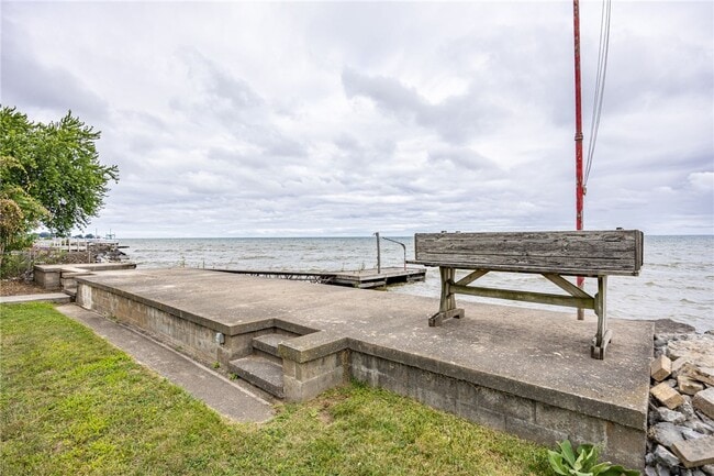 Building Photo - 200 Lakeshore Dr