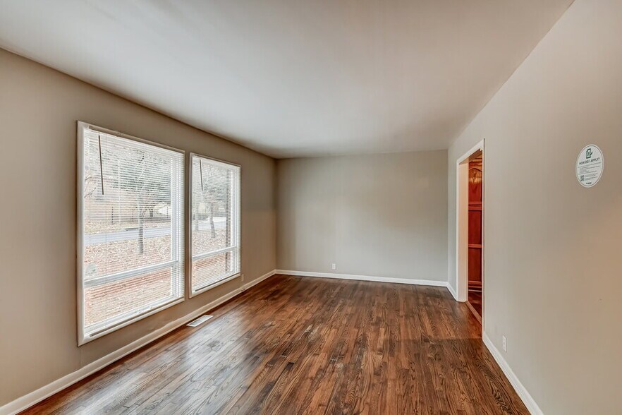 Building Photo - 909 Winchester Dr