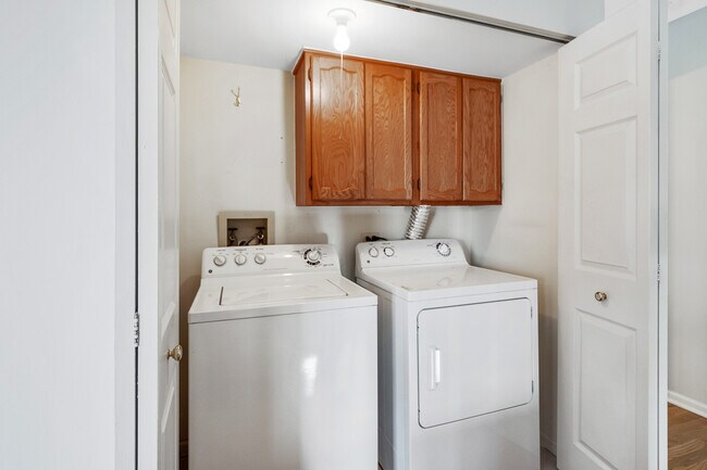 Building Photo - 450 Bridle Trail