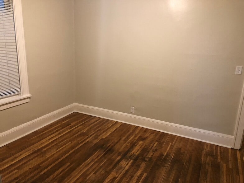 Building Photo - 694 6th St E