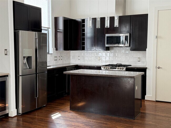 Building Photo - 1608 W Webster St