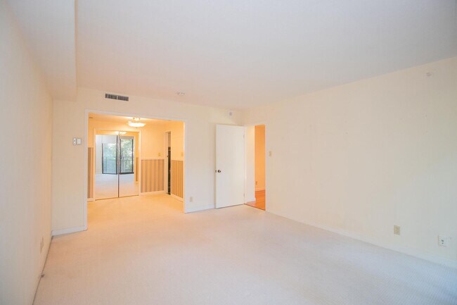 Building Photo - 101 Lombard St