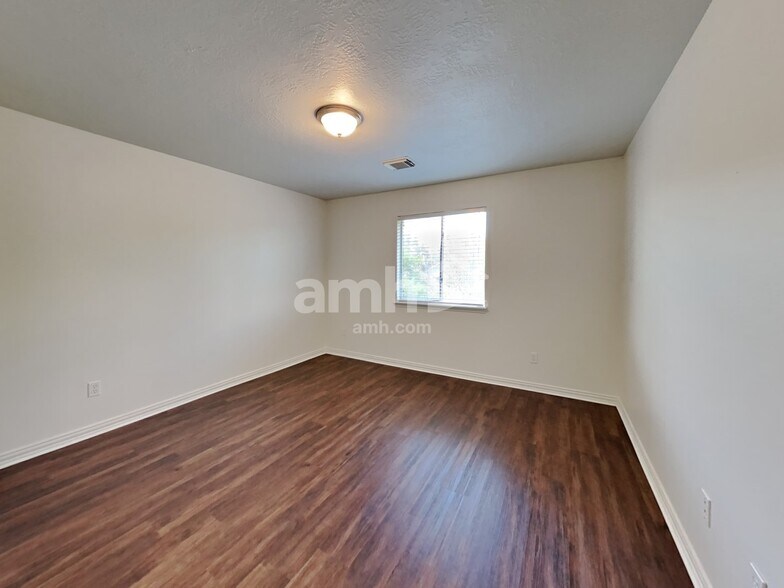 Building Photo - 2602 Port Carissa Dr