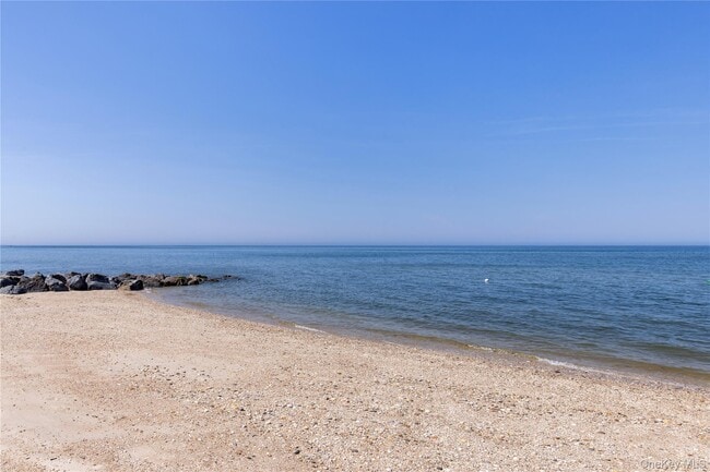 Building Photo - 52 Summit Dr