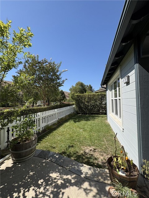 Building Photo - 9 Ivy Gate Ln