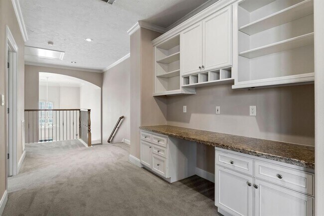 Building Photo - 1038 Memorial Village Dr