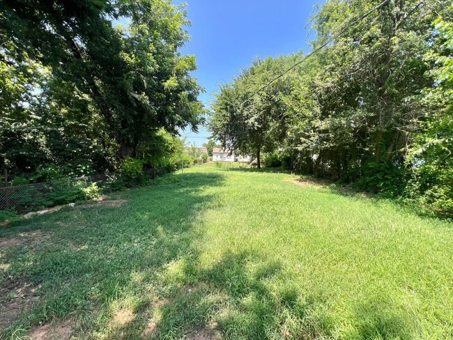 Building Photo - ? Cozy 3 Bedroom Home with Large Yard Sout...