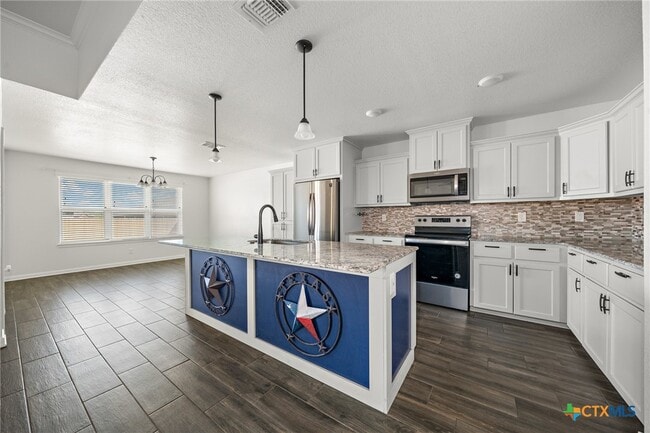 Building Photo - 5301 Primavera Ln