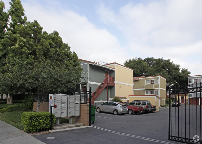 Building Photo - Reed Oaks Apartments