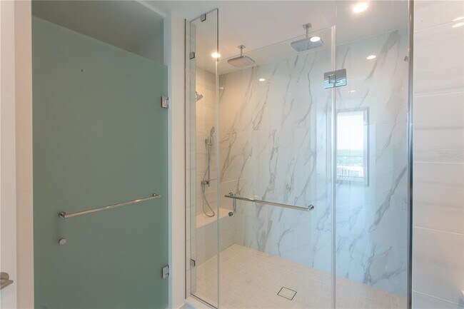 Building Photo - 400 Central Ave