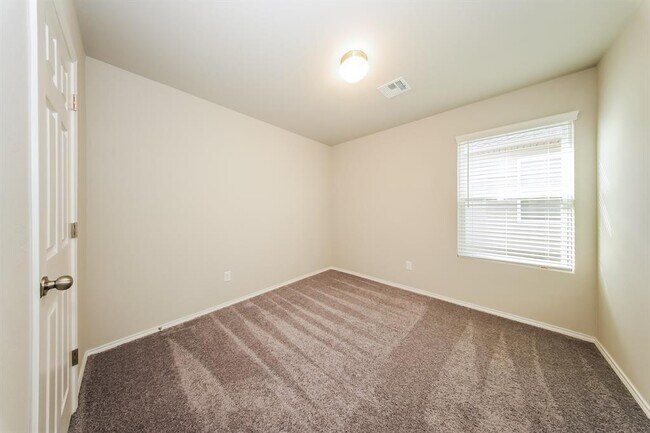 Building Photo - 2920 Brooke Rd