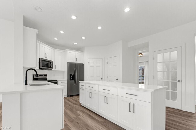 Building Photo - 4 br, 3.5 bath House - 6117 Antler Crossing