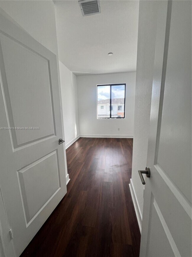 Building Photo - 10859 SW 235th Ln