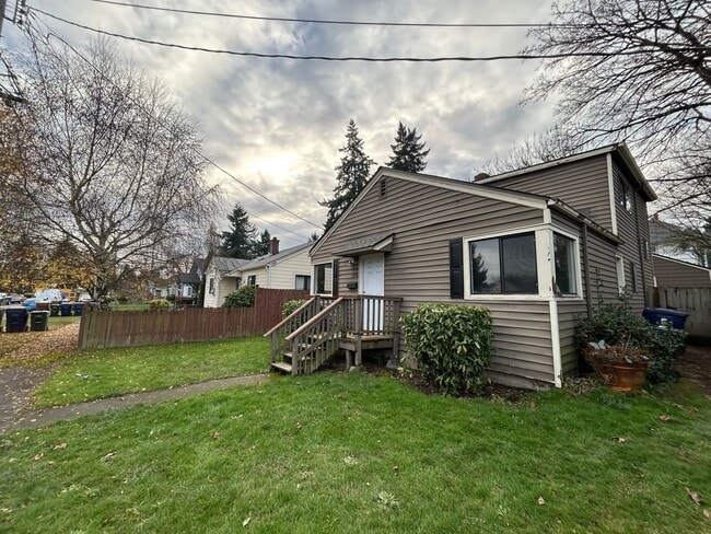 Building Photo - Great Location! 3 bed/ 1BA W/ Garage in Tacoma!