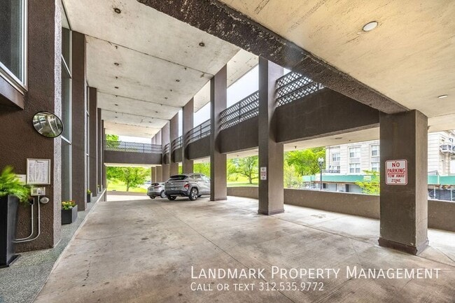 Building Photo - 5601 N Sheridan Rd