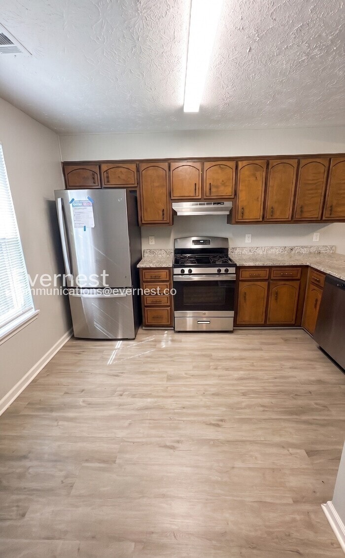 Building Photo - 102 Palisades Pointe