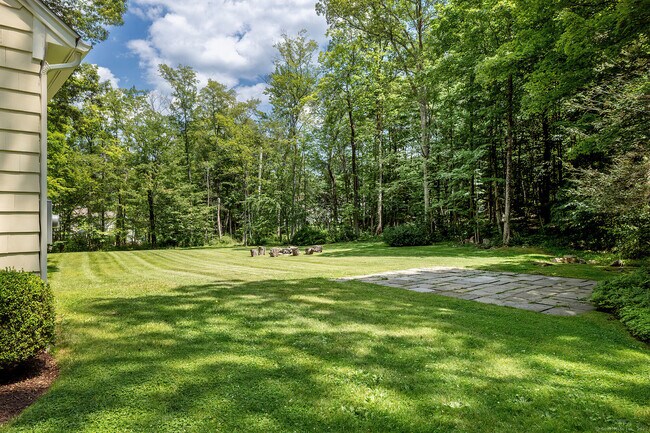 Building Photo - 61 Knollwood Dr