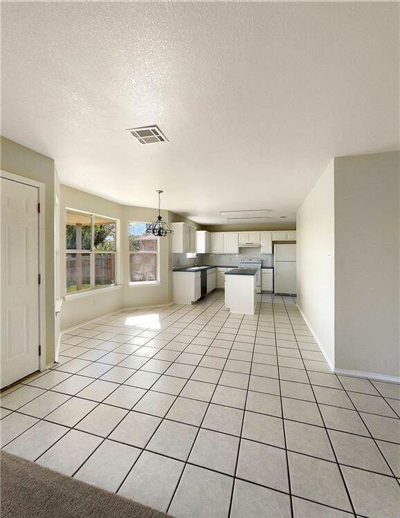 Building Photo - 5606 Montrose Dr