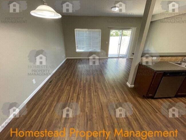 Building Photo - 1410-1412 Marigold Dr