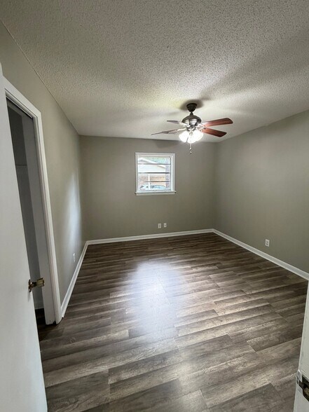 Building Photo - 107 Hartley Dr