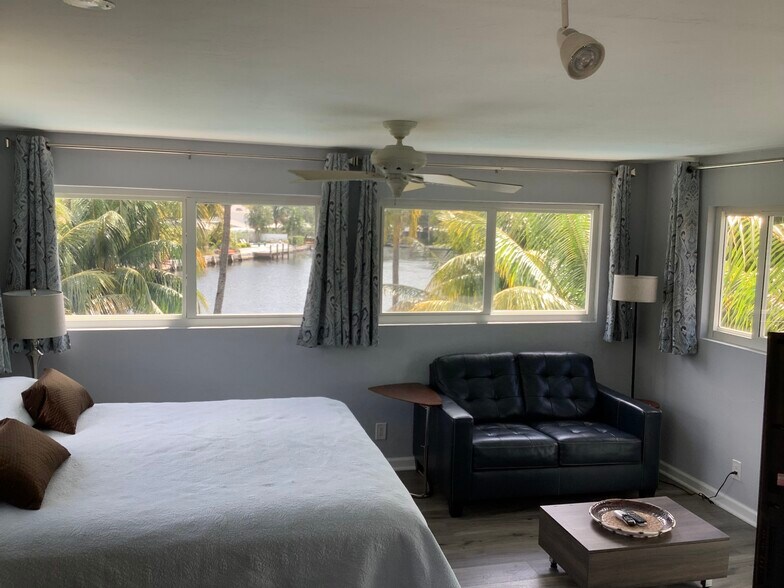 Building Photo - 3020 NE 15th Ave