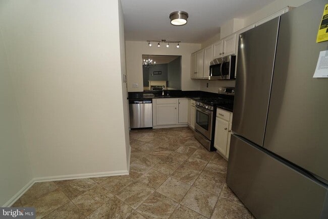 Building Photo - 2000 Harvard Dr