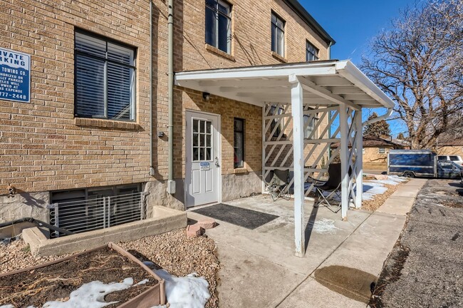 Building Photo - Cozy 1 Bed/1 Bath Near The Heart of Denver!!