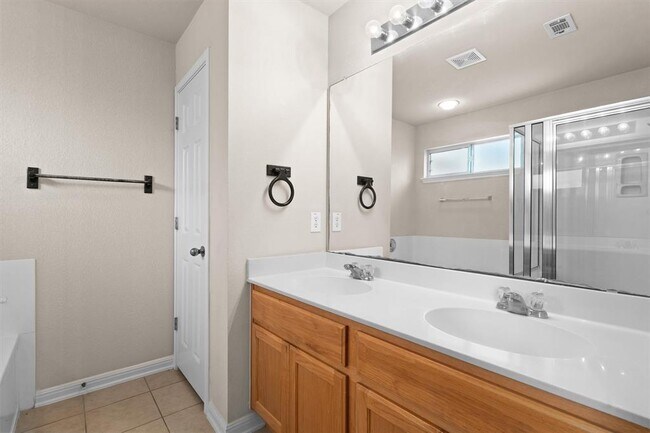 Building Photo - 1322 Tumbling River Dr