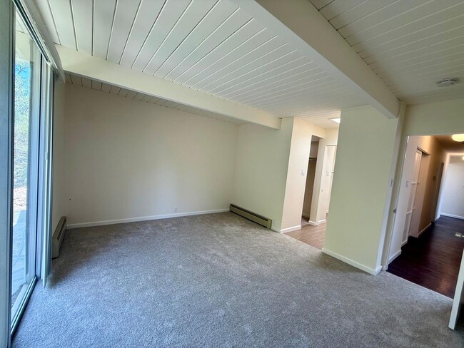 Building Photo - BEAUTIFULLY MAINTAINED EICHLER-STYLE HOME IN DESIRABLE LUCAS VALLEY WITH HOA POOL AND TENNIS COURTS