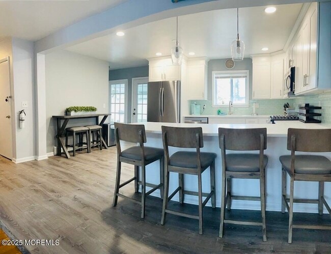 Building Photo - 425 Yale Ave