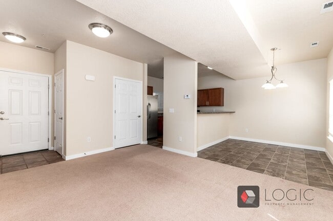 Building Photo - 520 E 500 S