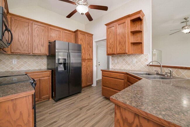 Building Photo - Midway ISD Country Home