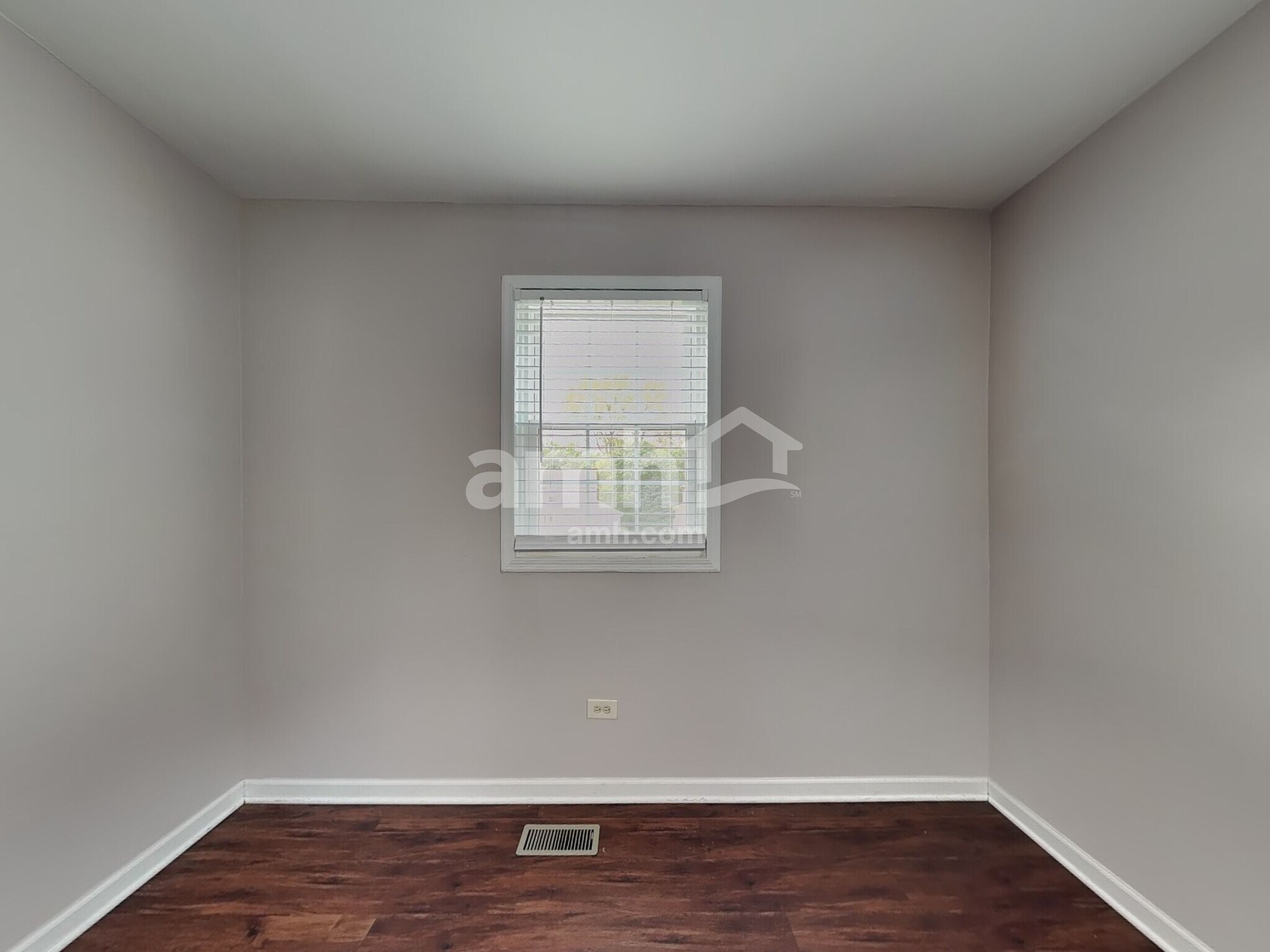 Building Photo - 8601 Sycamore Ct