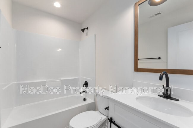 Building Photo - 105 Hillcrest Dr