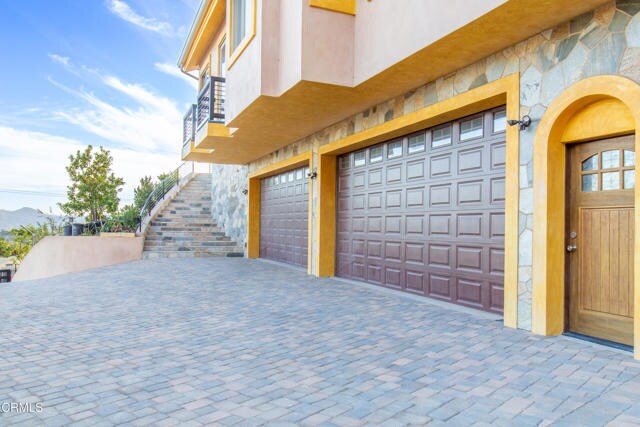 Building Photo - 711 Mission Dr