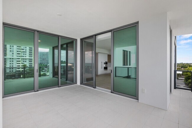 Building Photo - 305 Briny Ave
