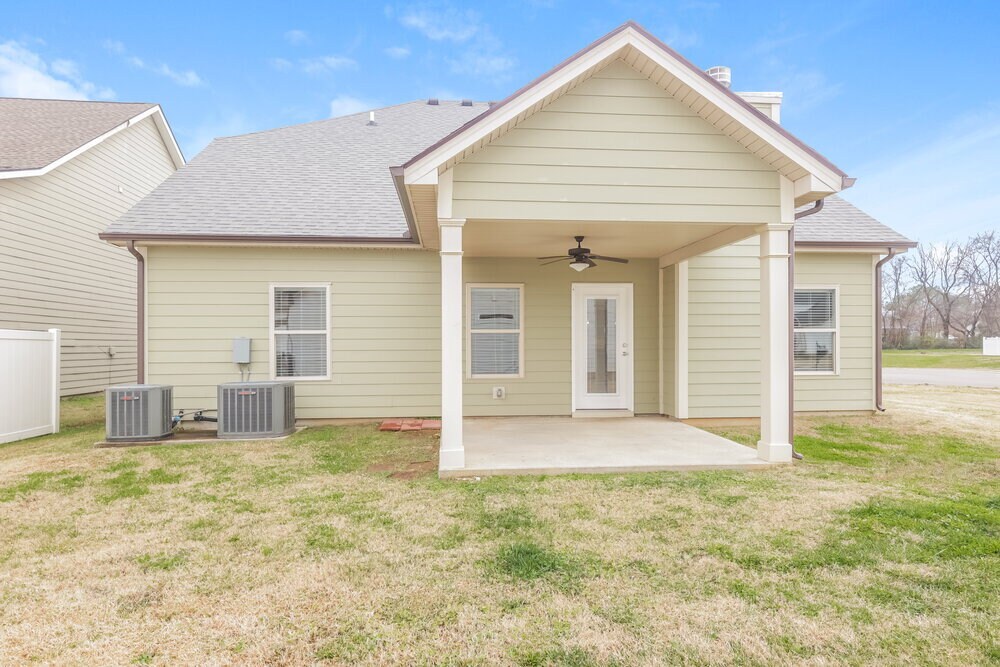 Building Photo - 4113 Stark St