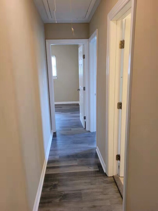 Building Photo - 520 Williamsburg Rd