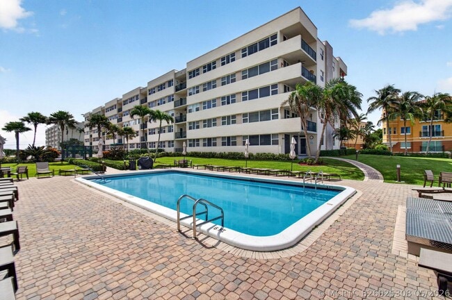 Building Photo - 1236 Hillsboro Mile