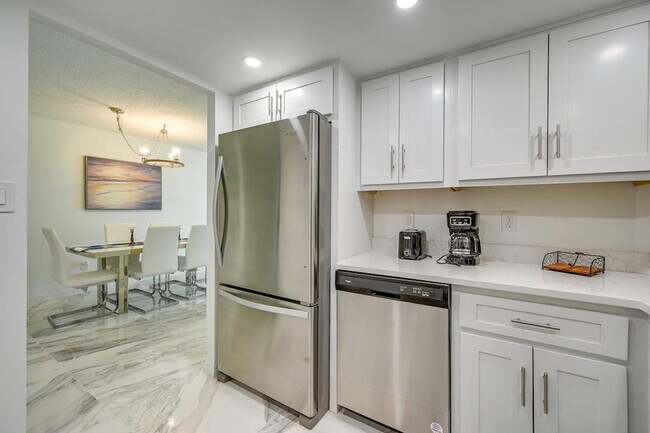 Building Photo - 320 Seaview Ct