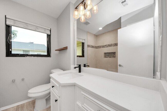Building Photo - 4821 Viking Dr