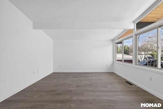 Building Photo - 6552 38th Ave NE