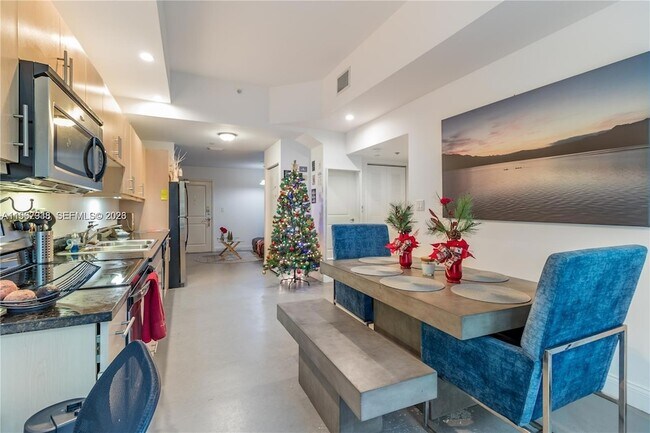 Building Photo - 111 E Flagler St