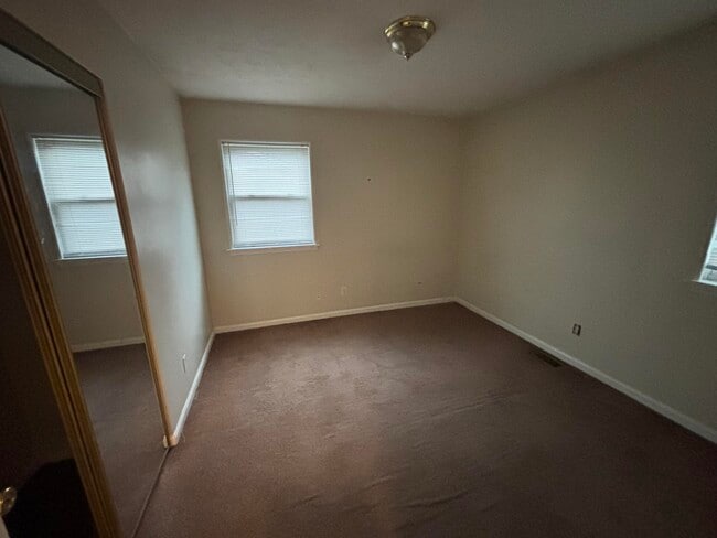 Building Photo - 1816 Chatsworth Dr